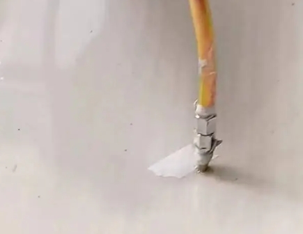 张店瓷砖空鼓维修公司专业解答在瓷砖铺贴过程中，如果使用的砂料过粗（如全部使用了粗砂），可能会导致以下问题