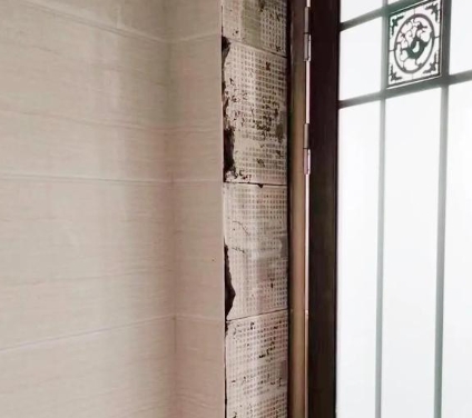 张店瓷砖空鼓免砸砖维修公司分享吸水砖泡水时间不够或过长都会对瓷砖铺贴效果产生影响